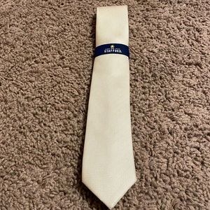 NWT mens stafford tie. Light gold color